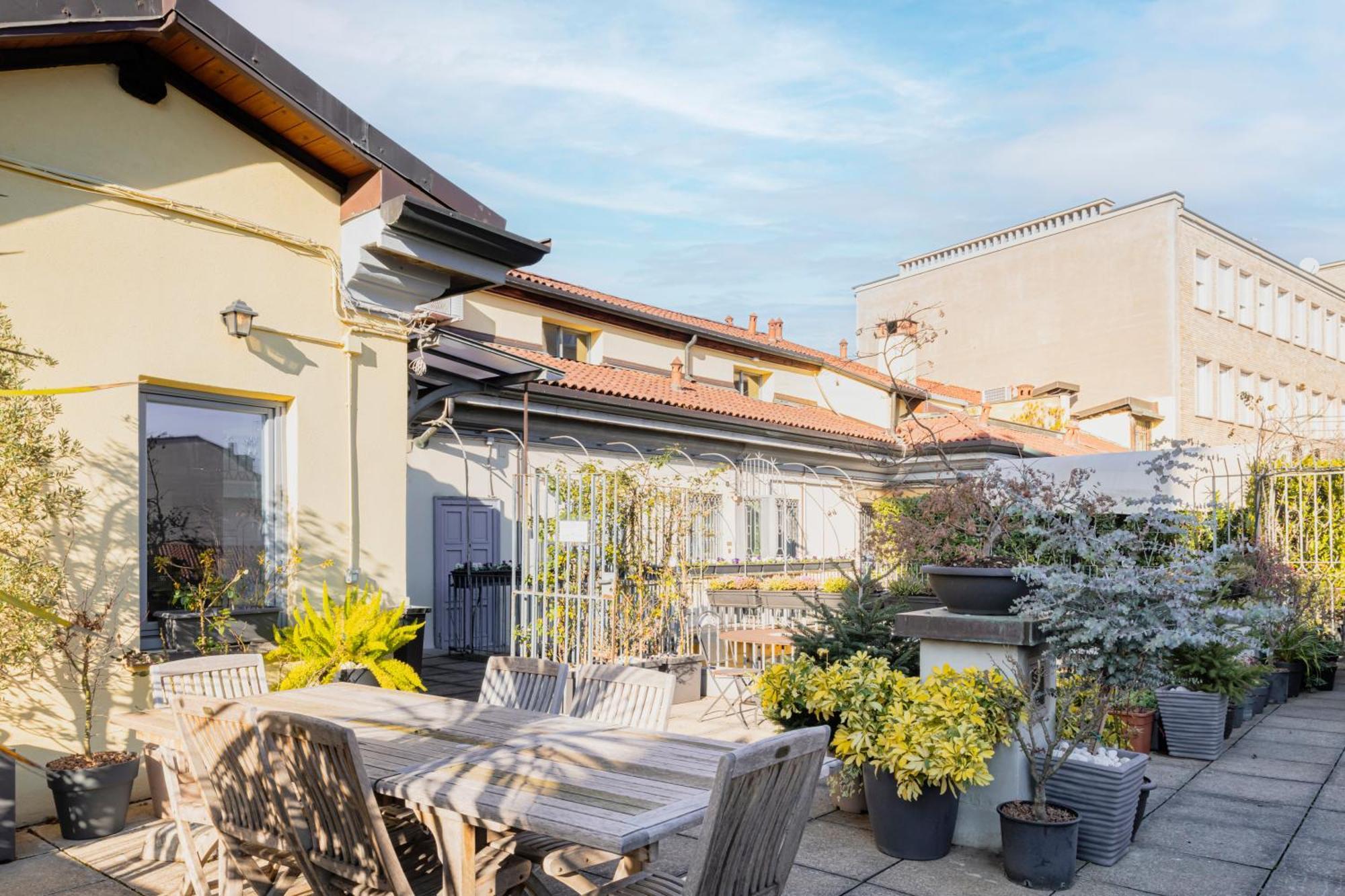 Easylife - Milano - Corso Venezia 6 - San Babila — Photos 1
